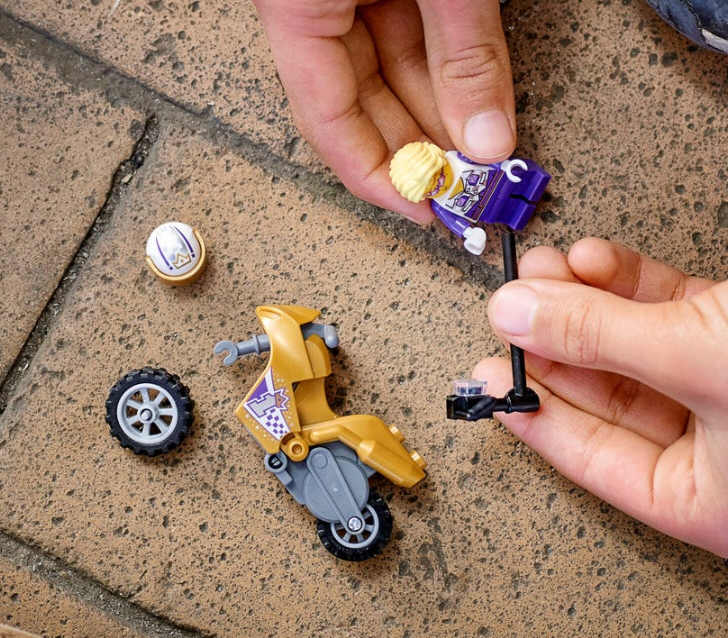 Lego City 60309 Kaskadérská motorka se selfie tyčí