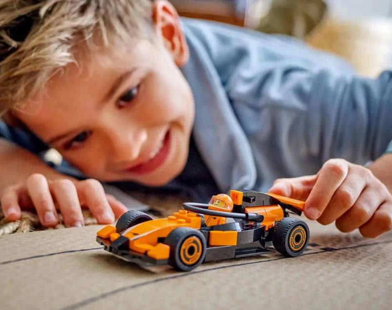 Lego City 60442 Jezdec F1 se závodním vozem McLaren