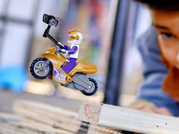 Lego City 60309 Kaskadérská motorka se selfie tyčí